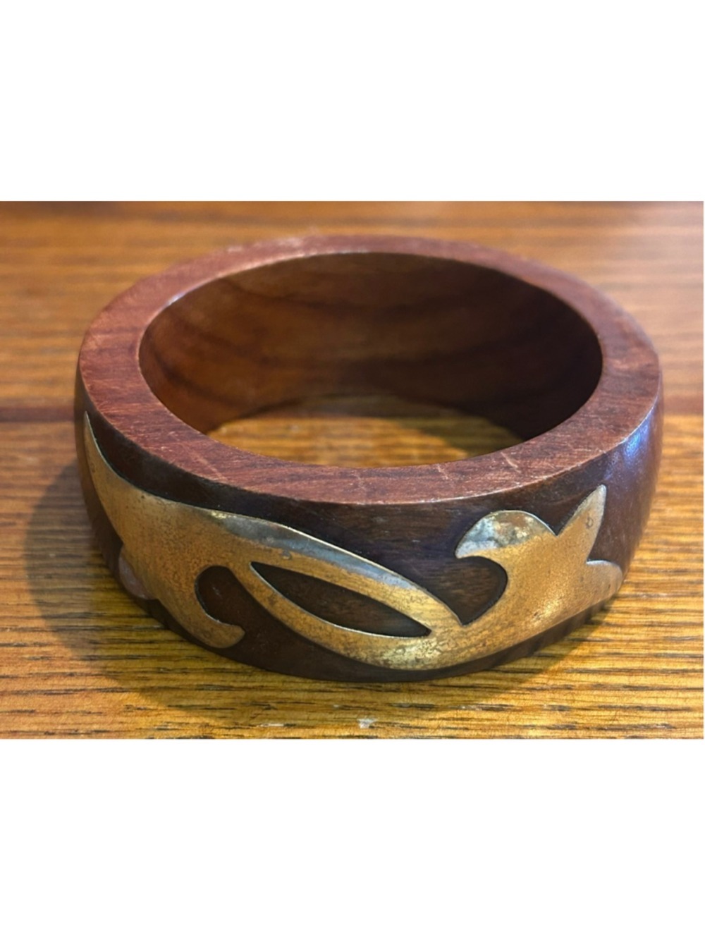 Vintage Mahogany Wood Bangle Bracelet with Brass Inlay BOHO style size 7.5 - Picture 3 of 4